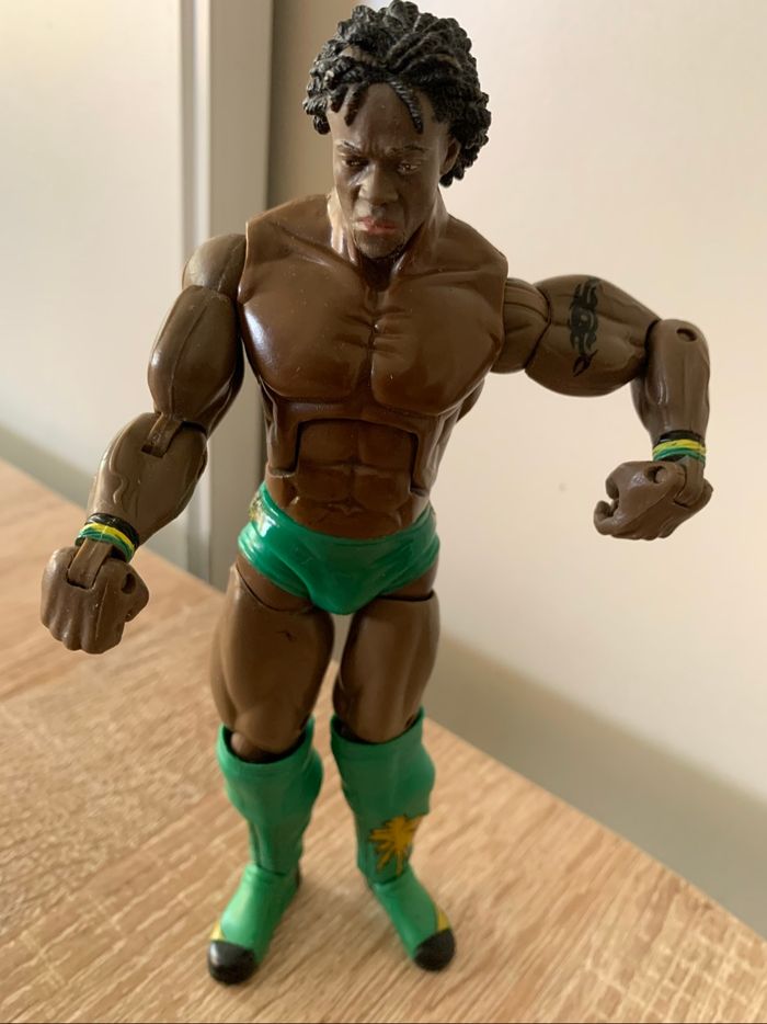 Figurine catcheur WWE kofi Kingston - photo numéro 2