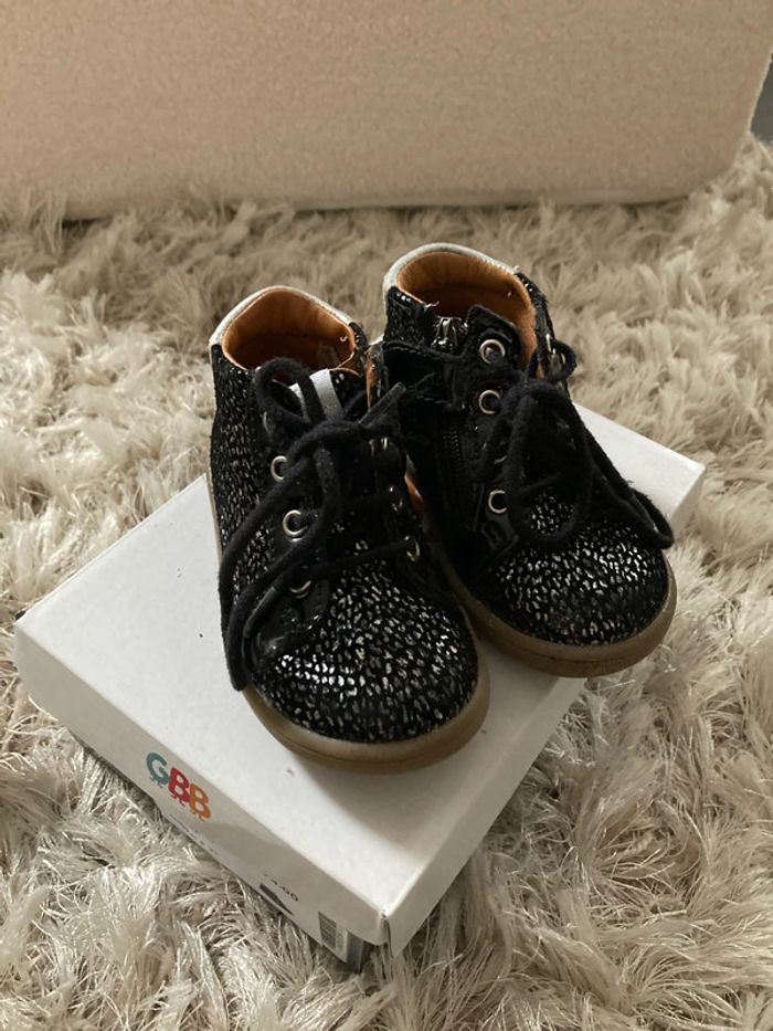 Chaussures gbb taille 21