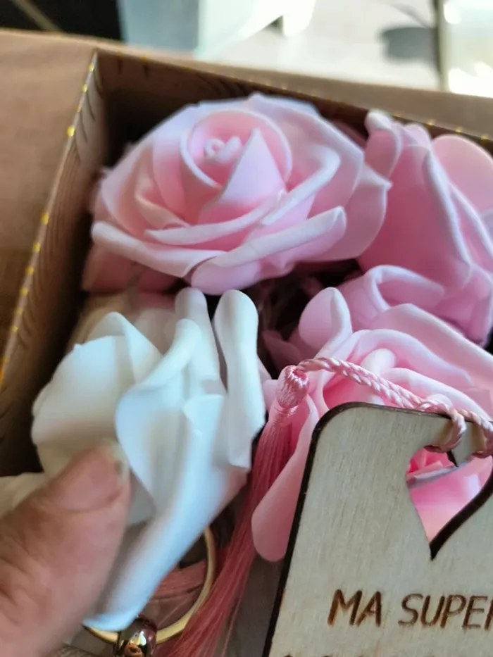 Coffret marque page+ porte clé en bois + guirlande de rose lumineuse pour cadeau maman neuf - photo numéro 5