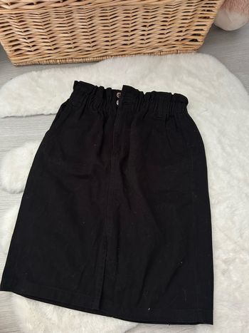 Jupe noir longueur genou