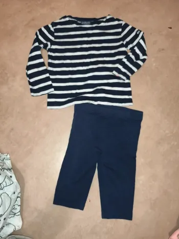 Haut marin marque hublot taille 24 mois et legging court marque orchestra taille 23 mois