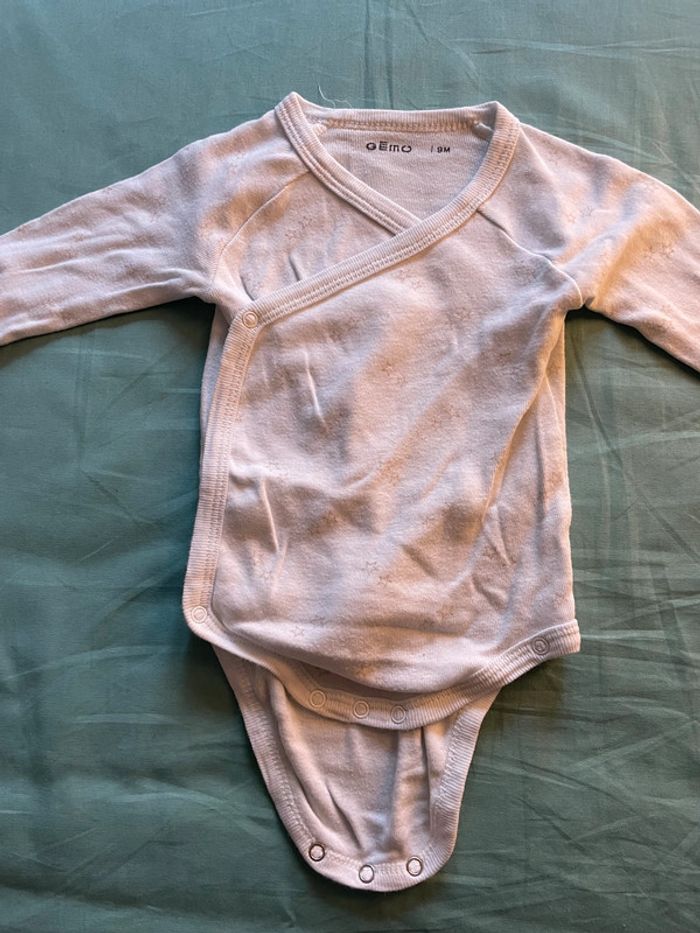 Lot de 2 bodies 9 mois ouverture avant - photo numéro 3