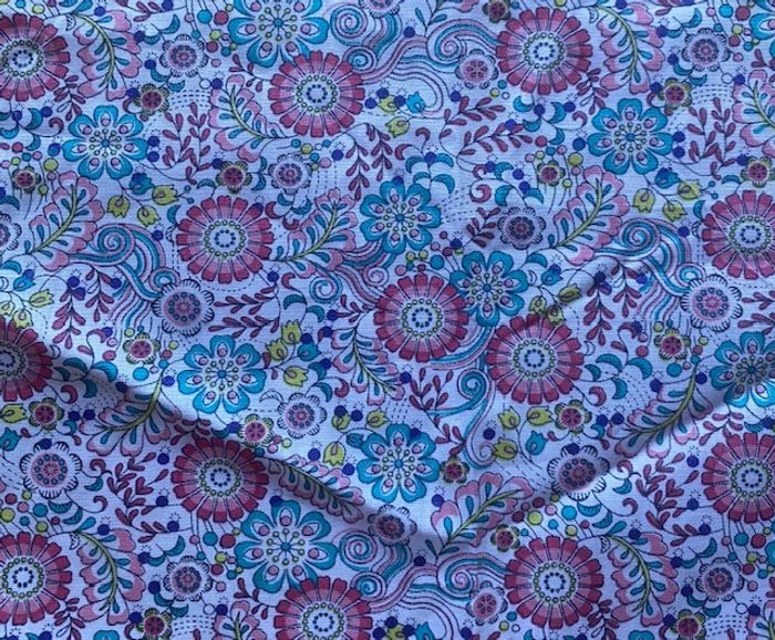 Chute de tissu imprimé à fleur