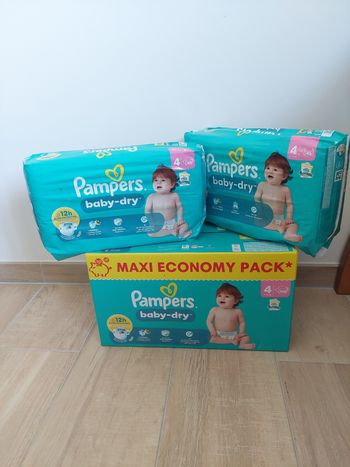 Couches pampers baby dry taille 4 196couches