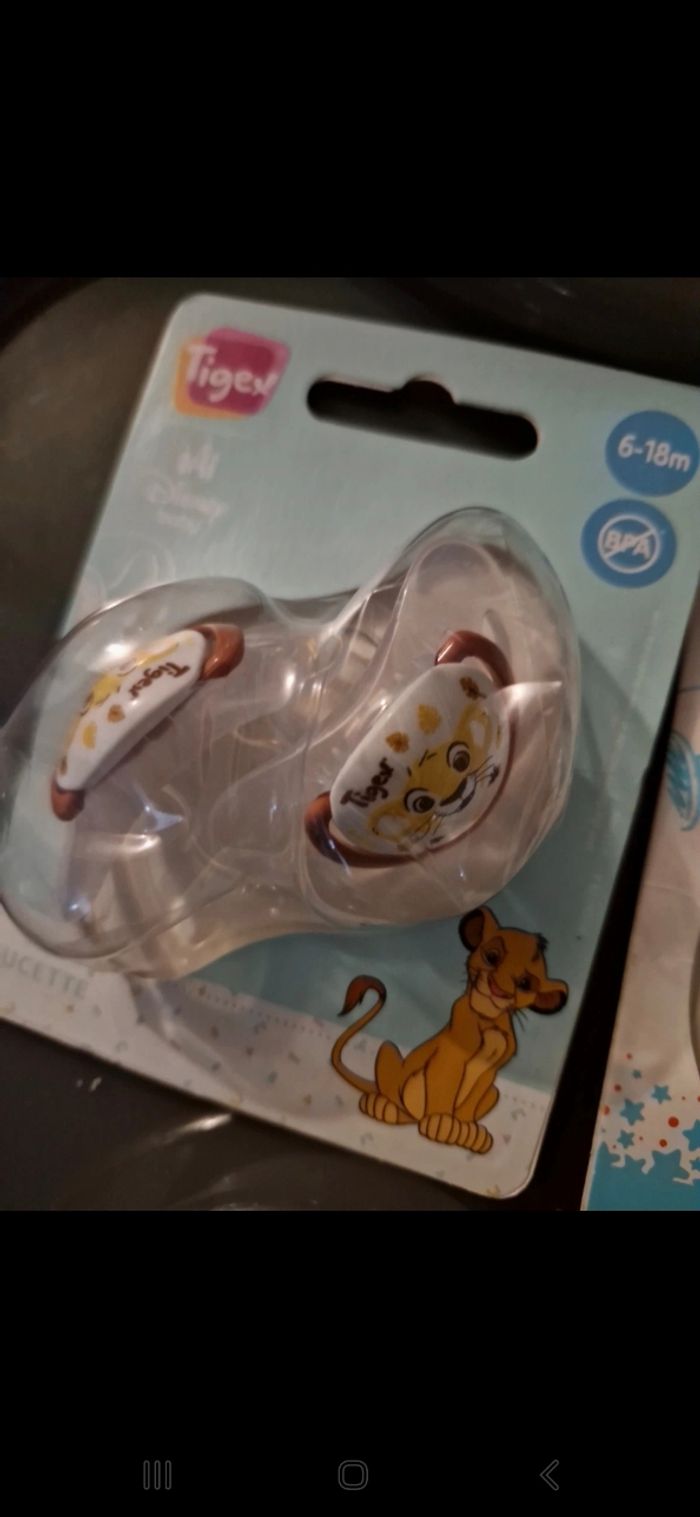 Tetine roi lion et mickey - photo numéro 3