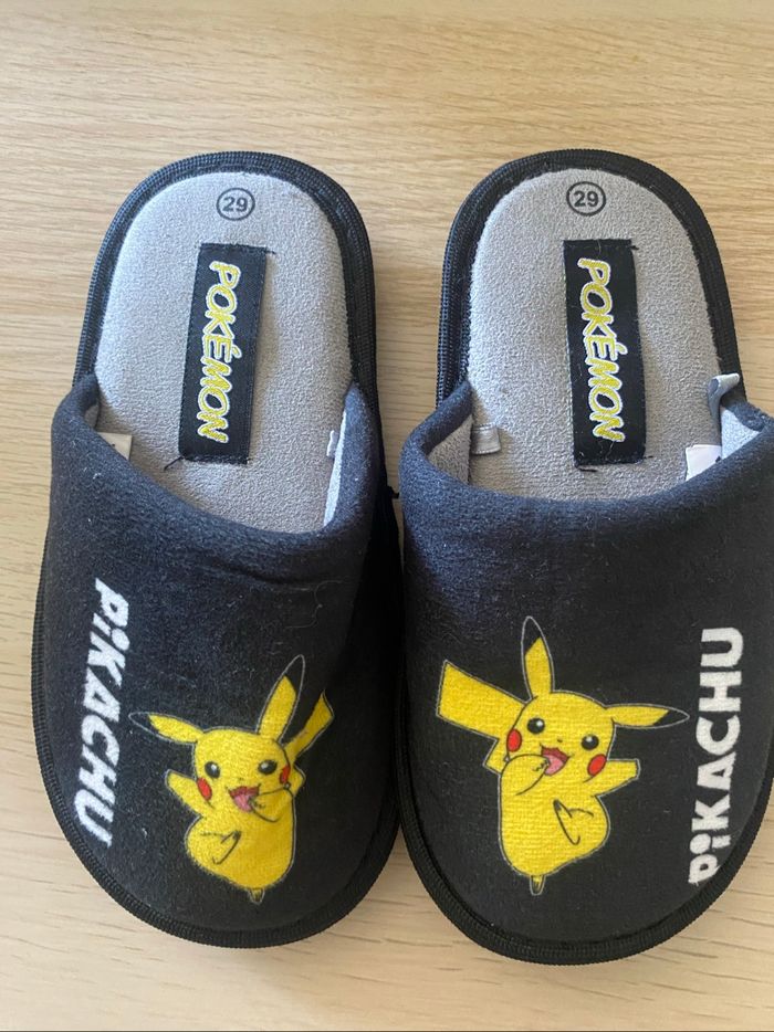 Pantoufles Pokémon taille 29 - photo numéro 2