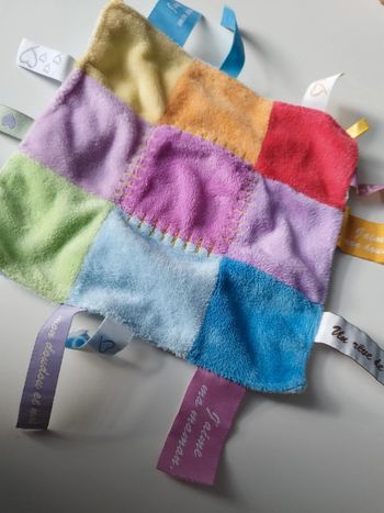 Doudou patchwork étiquette cmb