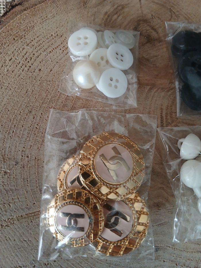 Lot de 4 sachets de boutons - photo numéro 2