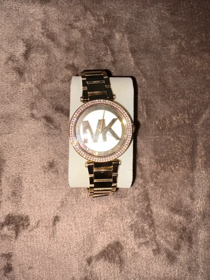 Montre femme Michael Kors doré en bon état - photo numéro 3
