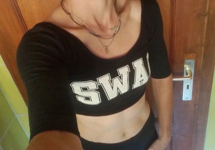 T-shirt femme noir Crop top Jennyfer - photo numéro 2