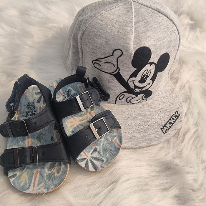 NEUFS (non portés) 💙😍🤩casquette 9/12mois  et sandales 12/18mois garçon 💙💙🤩😍