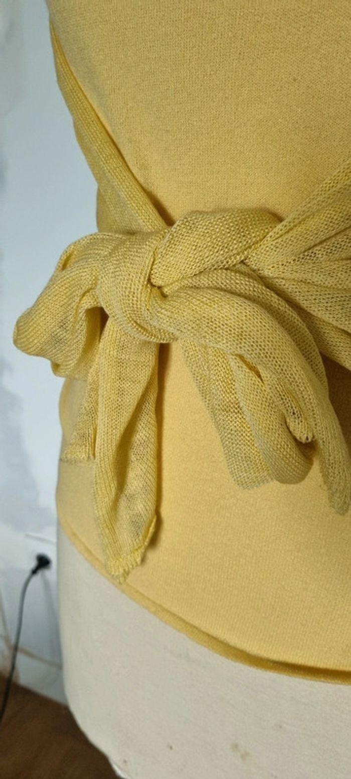 Débardeur jaune nouable au niveau du ventre - photo numéro 3