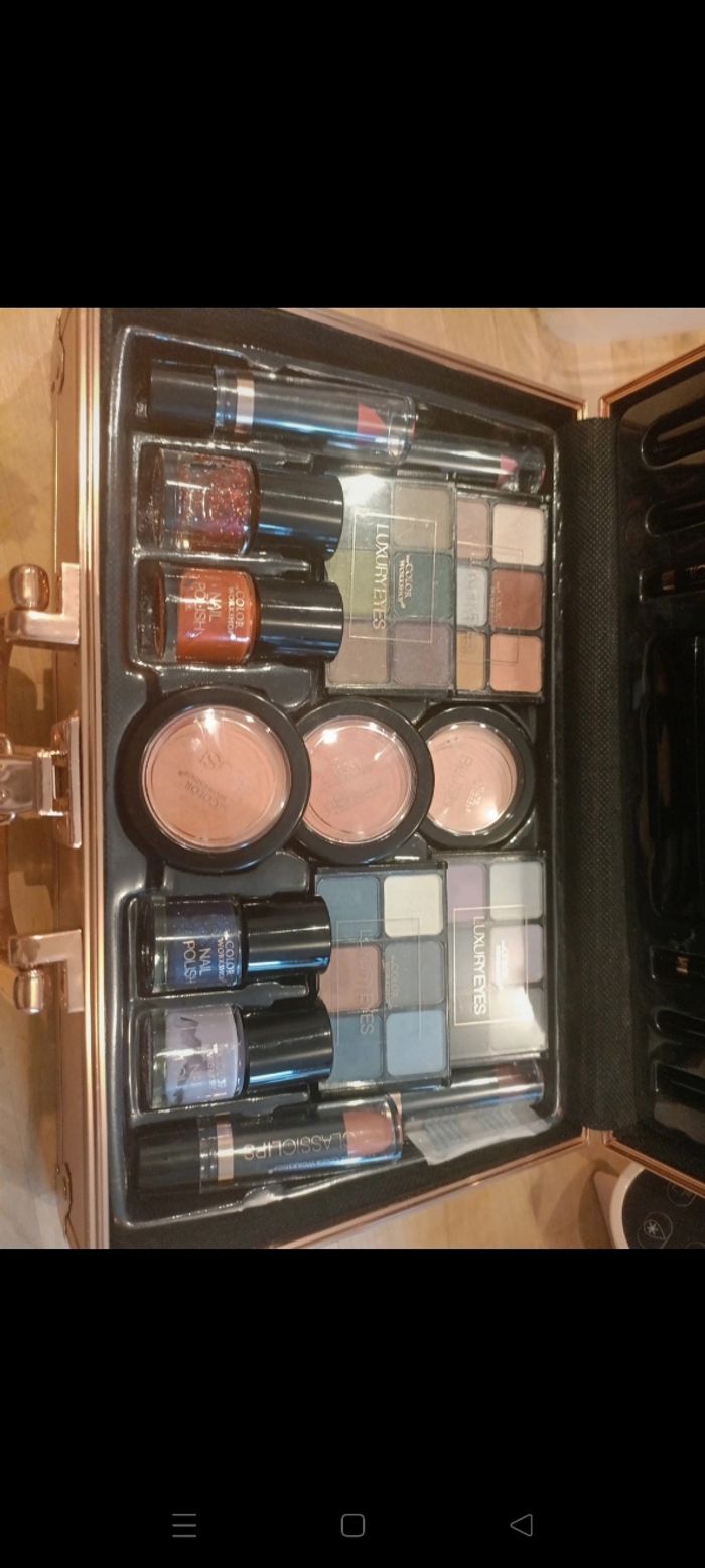Valise maquillage neuve - photo numéro 2