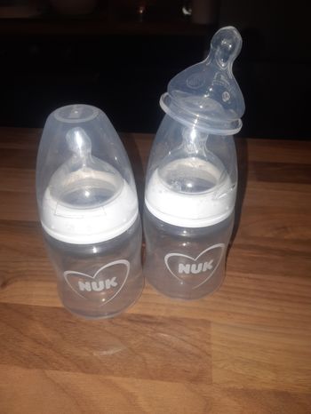2 biberons + 3 tetines