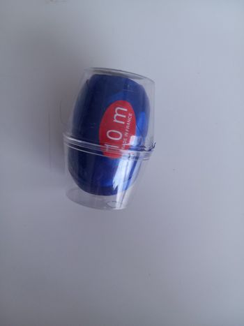 Ruban cadeau bleu