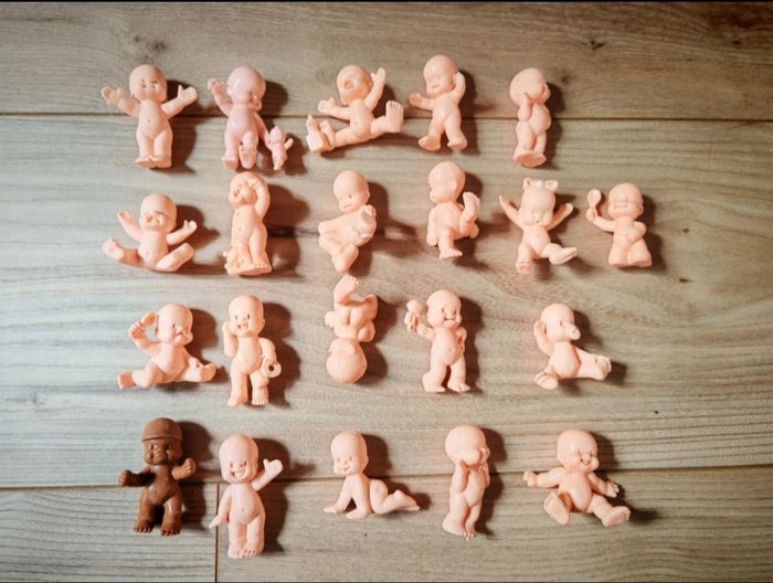 Figurine babies