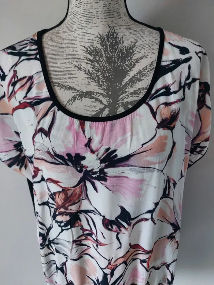 Haut fantaisie à fleurs 🌸 - photo numéro 2