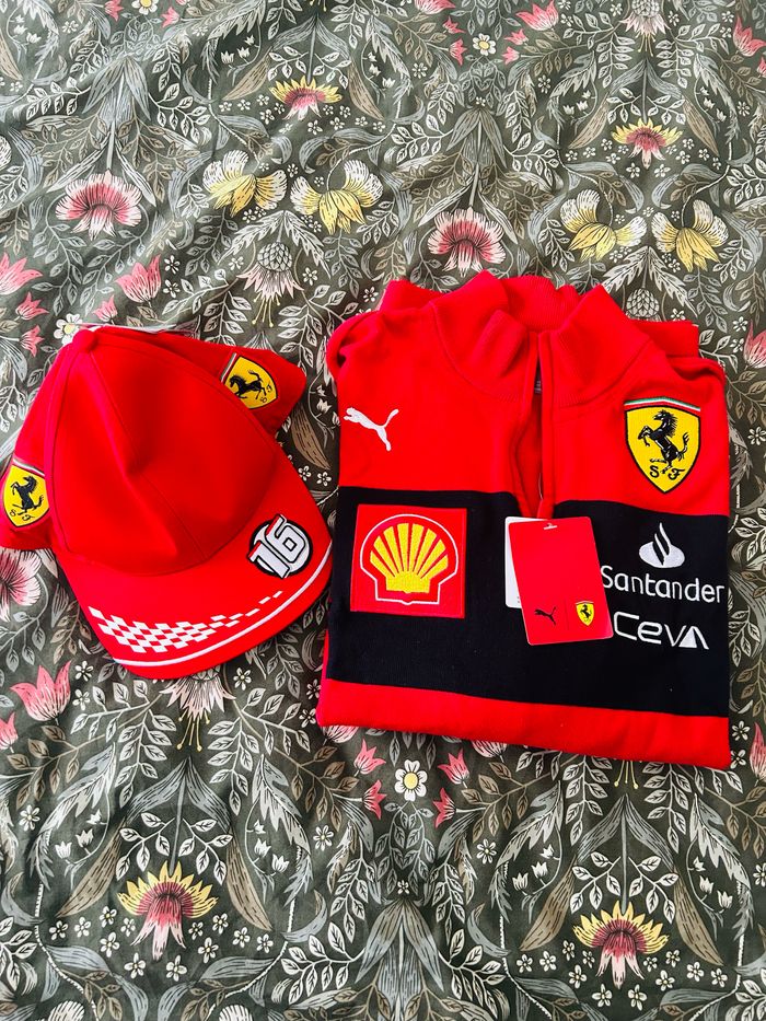 Casquette + Sweat Ferrari