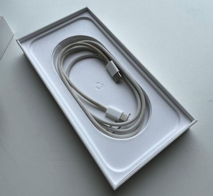 Une iphone seize pro max - photo numéro 3