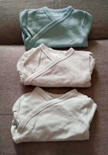 Lot de 3 bodies manches longues taille 2-3 mois