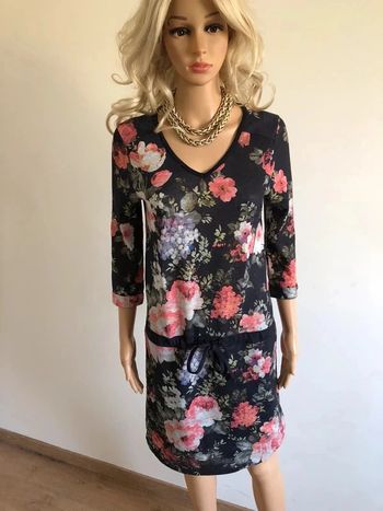Robe imprimée fleurie LolaLiza taille française 38 état satisfaisant (présence de bouloches)