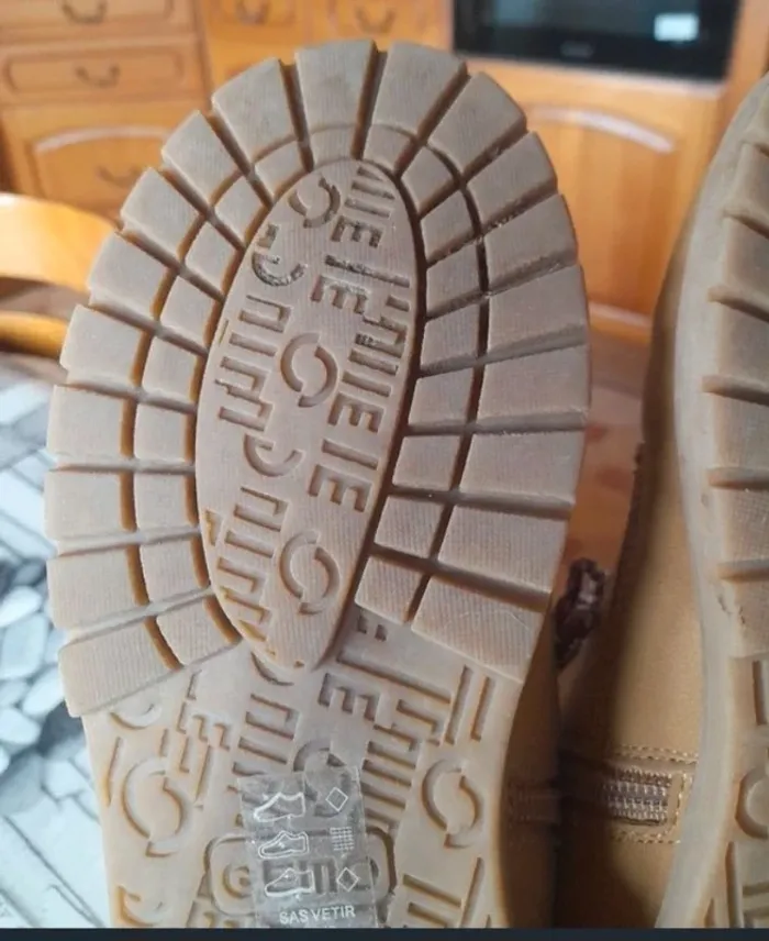 Chaussures montantes  taille 36 - photo numéro 9