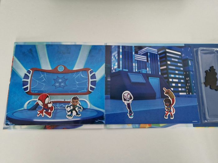 Livre à magnets Spidey - photo numéro 4