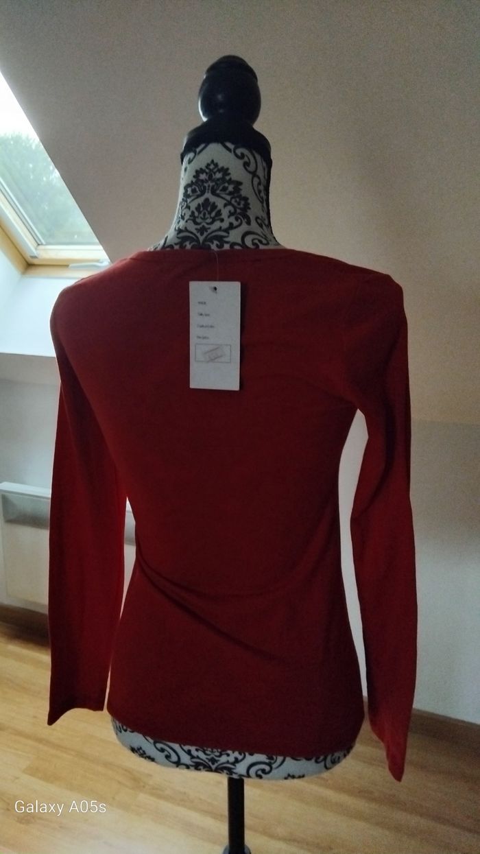 Tee-shirts manches longues Etat impeccable
D autres articles similaires disponibles meme taille
#valpotin38femme - photo numéro 2