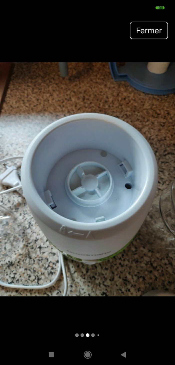Petit blender avec deux bouteilles en plastique - photo numéro 3