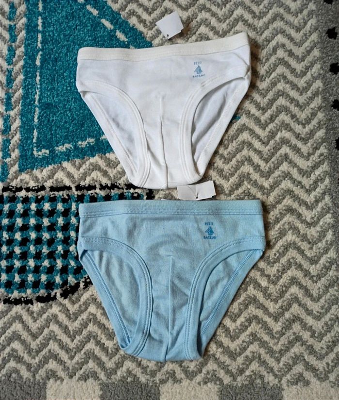 Lot de 2 Slips NEUFS - Taille 6 ans