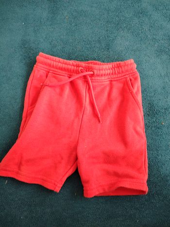 Short rouge