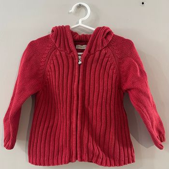 Gilet à capuche rouge