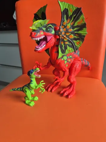 Lot de 2 figurines dinosaures