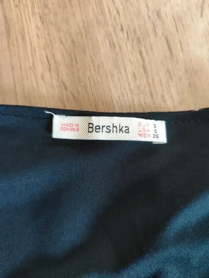 Robe mini Bershka noire T.36 - Imprimé floral - Très bon état - photo numéro 5