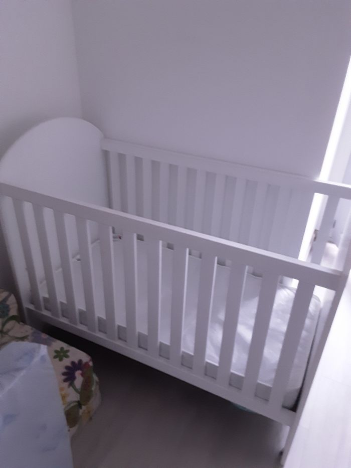 Lit bébé marque vert baudet avec son matelas neuf et française - photo numéro 2