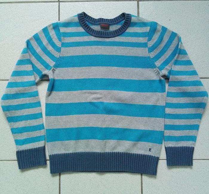 Pull col en rond. 8/9ans