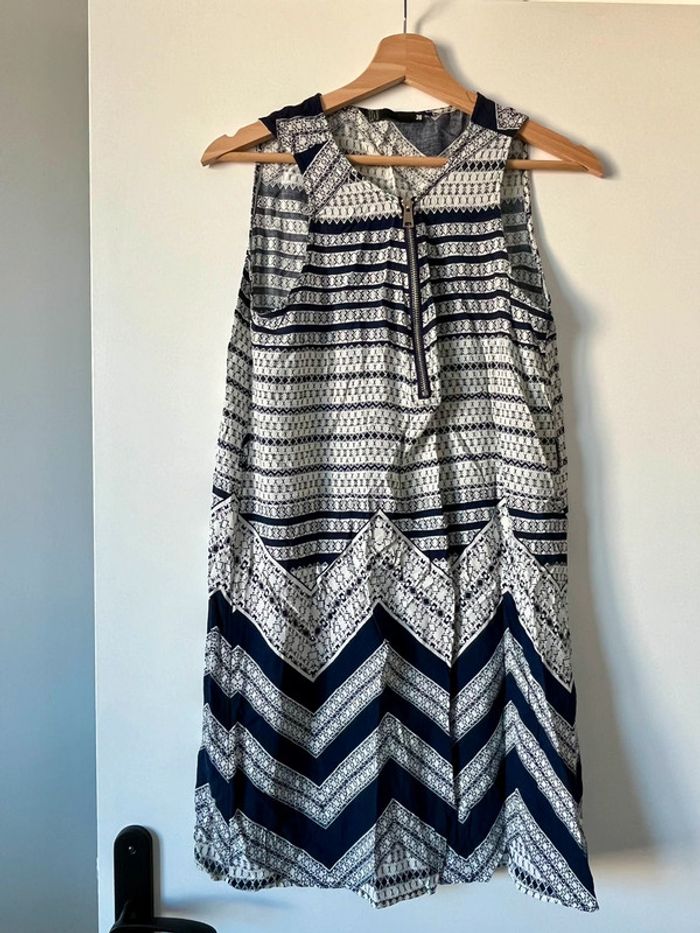 Robe Edji blanche et bleue à motif 38