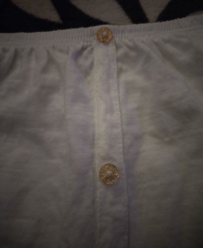 Haut blanc avec boutons dorées "Kiabi" en coton neuf - photo numéro 2