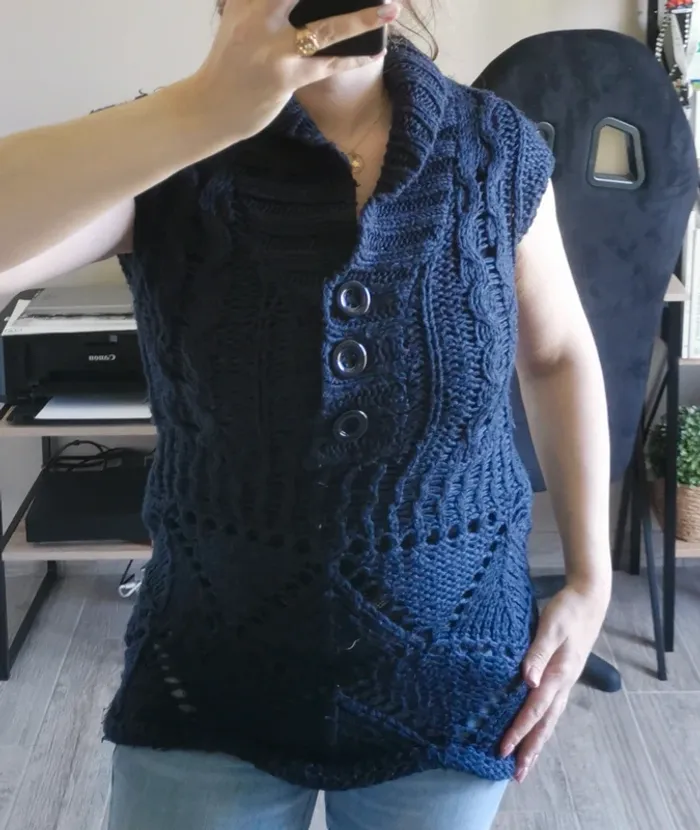 Pull bleu marine ajouré - photo numéro 2
