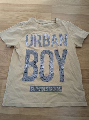 T-shirt beige “URBAN BOY” – Taille 6 ans 👕