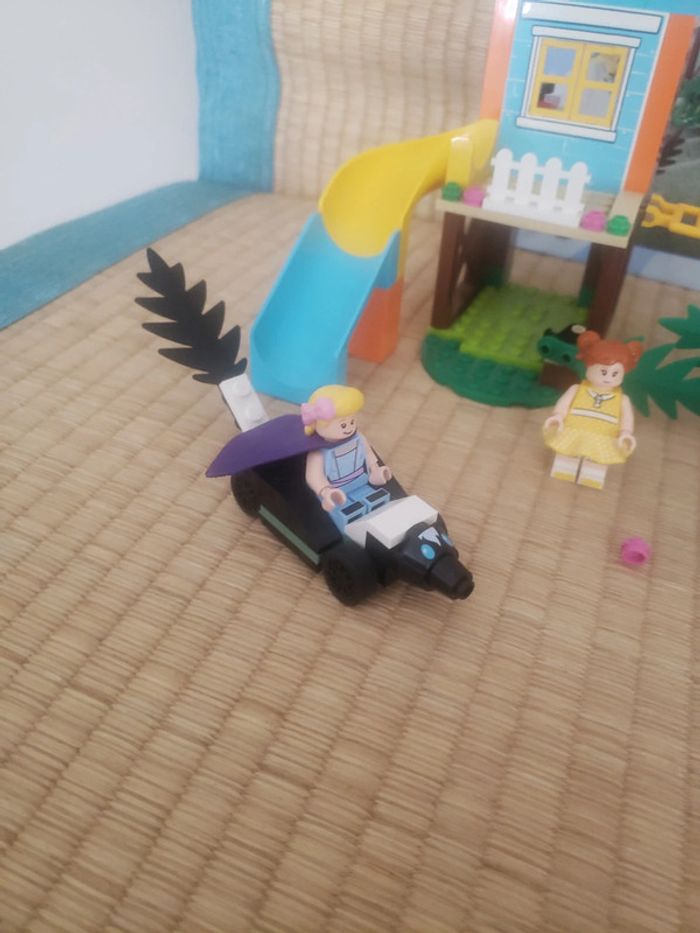Lego toys story 10768 L'aventure de Buzz et la Bergère dans l'aire de jeu - photo numéro 2