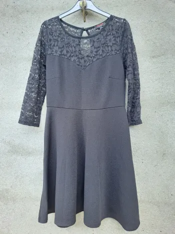 Robe dentelée noire