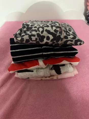 Lot de 5 pyjamas taille 1 mois