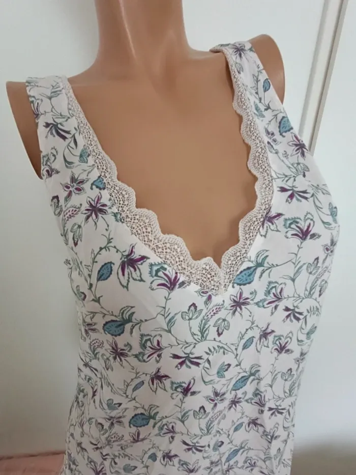 Joli top fleuri neuf taille M - photo numéro 2