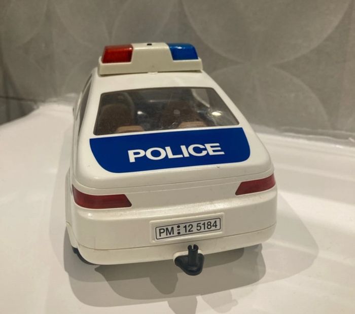 Voiture de Police Playmobil pour enfant - photo numéro 4