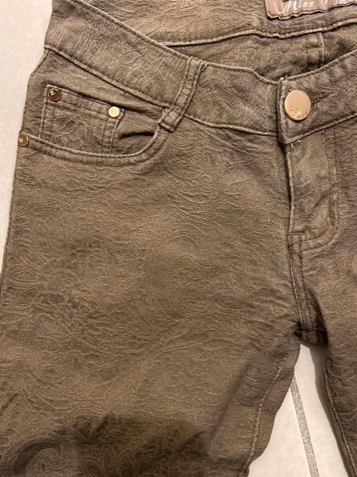 Pantalon à motifs