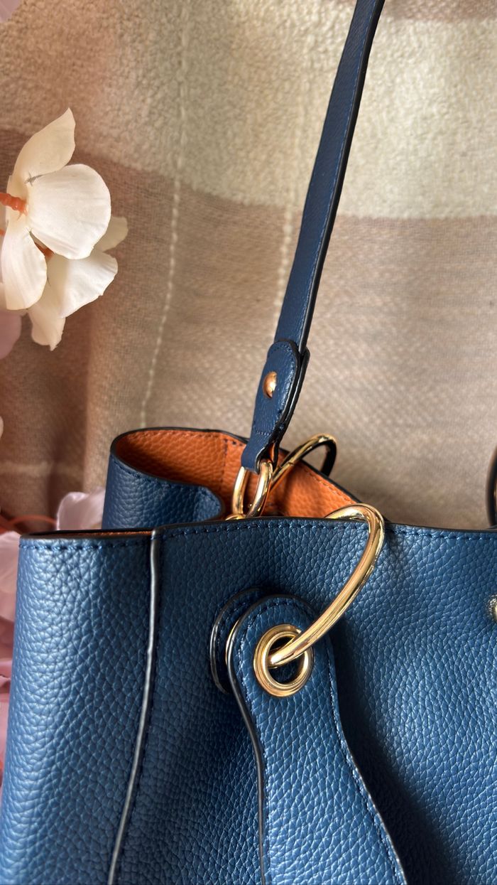 Sac à main bleu nuit neuf chic & modulable coup de cœur assuré - photo numéro 3
