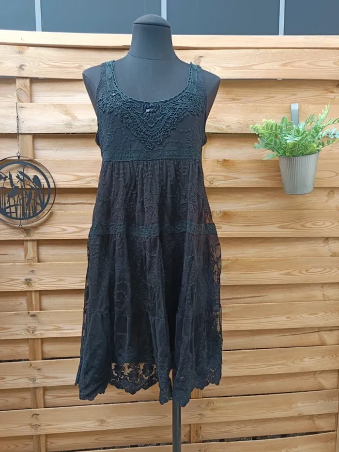 Robe dentelle et broderie taille 1 - photo numéro 2