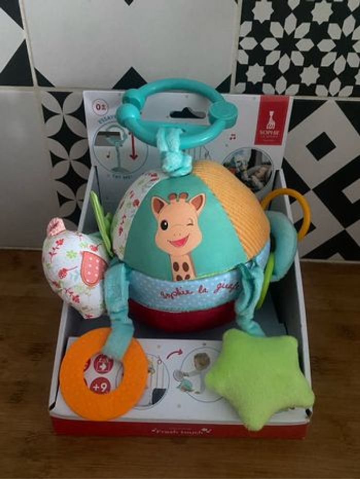 Le monde des surprises Sophie la girafe