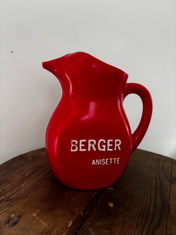 Vintage pichet en plastique rouge Berger Anisette